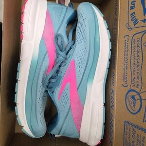 Brooks Women's Trace 3 in Light Blue and Pink